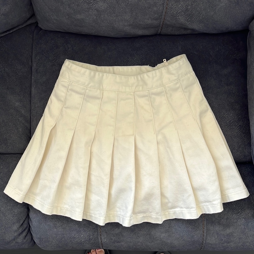 Brandy Melville - J. Galt pleated skirt with shorts attached